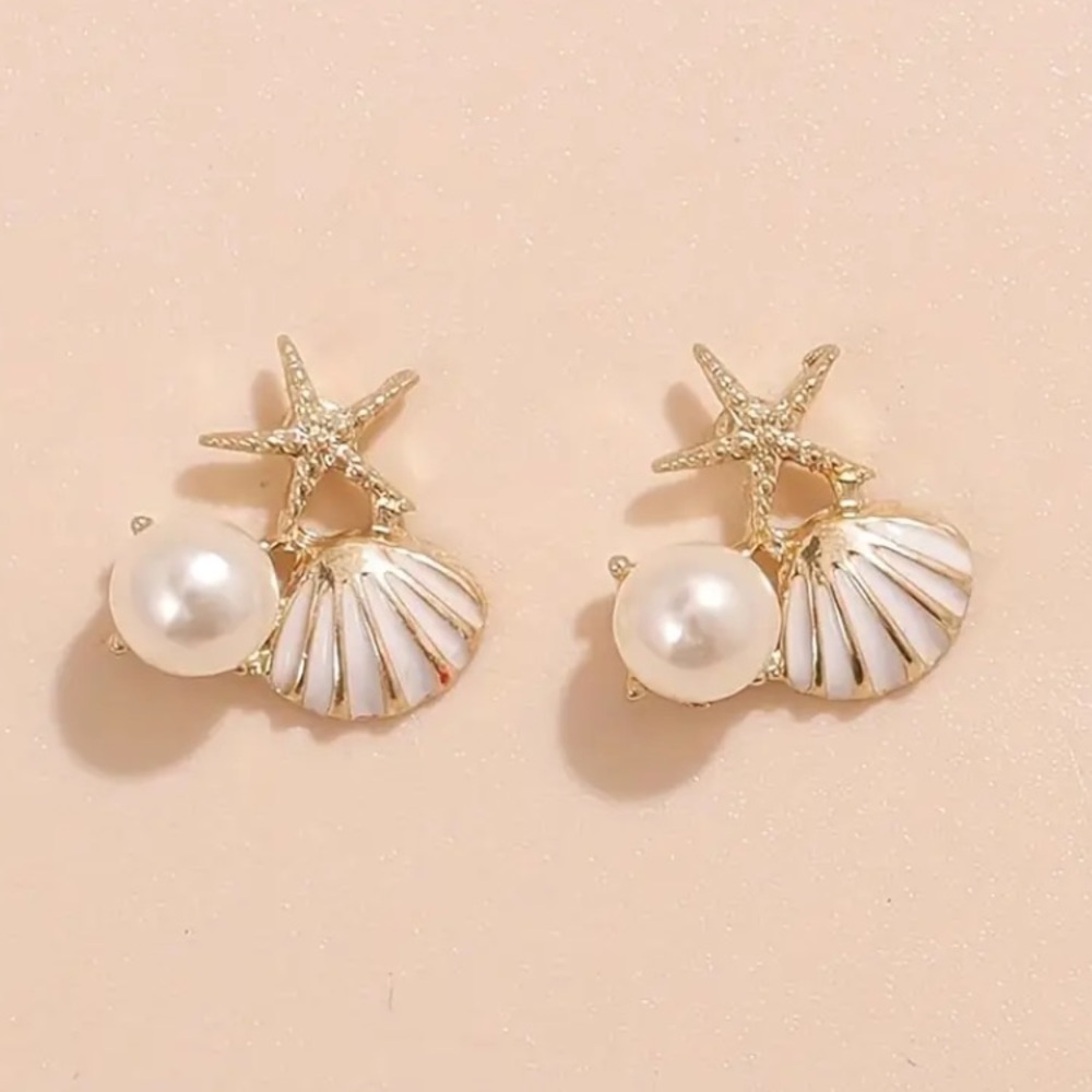 Pearl White Enamel Seashell with Textured Starfish Gold Toned Stud Earrings - Picture 4 of 5